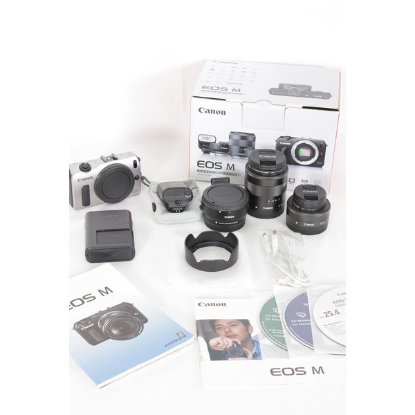 Canon EOSM ダブルレンズキット　シルバーカメラ