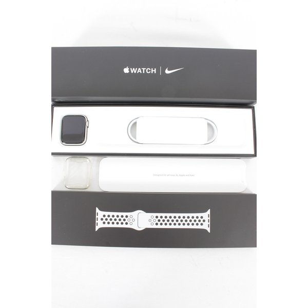 Apple Watch Nike SE 44mm GPS MYYH2J/A｜買取価格