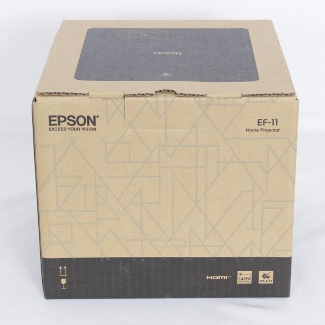 格安SALE新品 プロジェクタ EPSON dreamio EF-11 本体